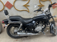 Black Bajaj Avenger 220 DTS-i