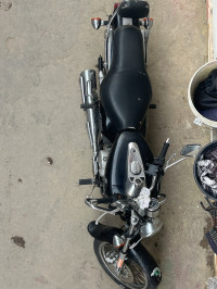 Black Bajaj Avenger 220 DTS-i