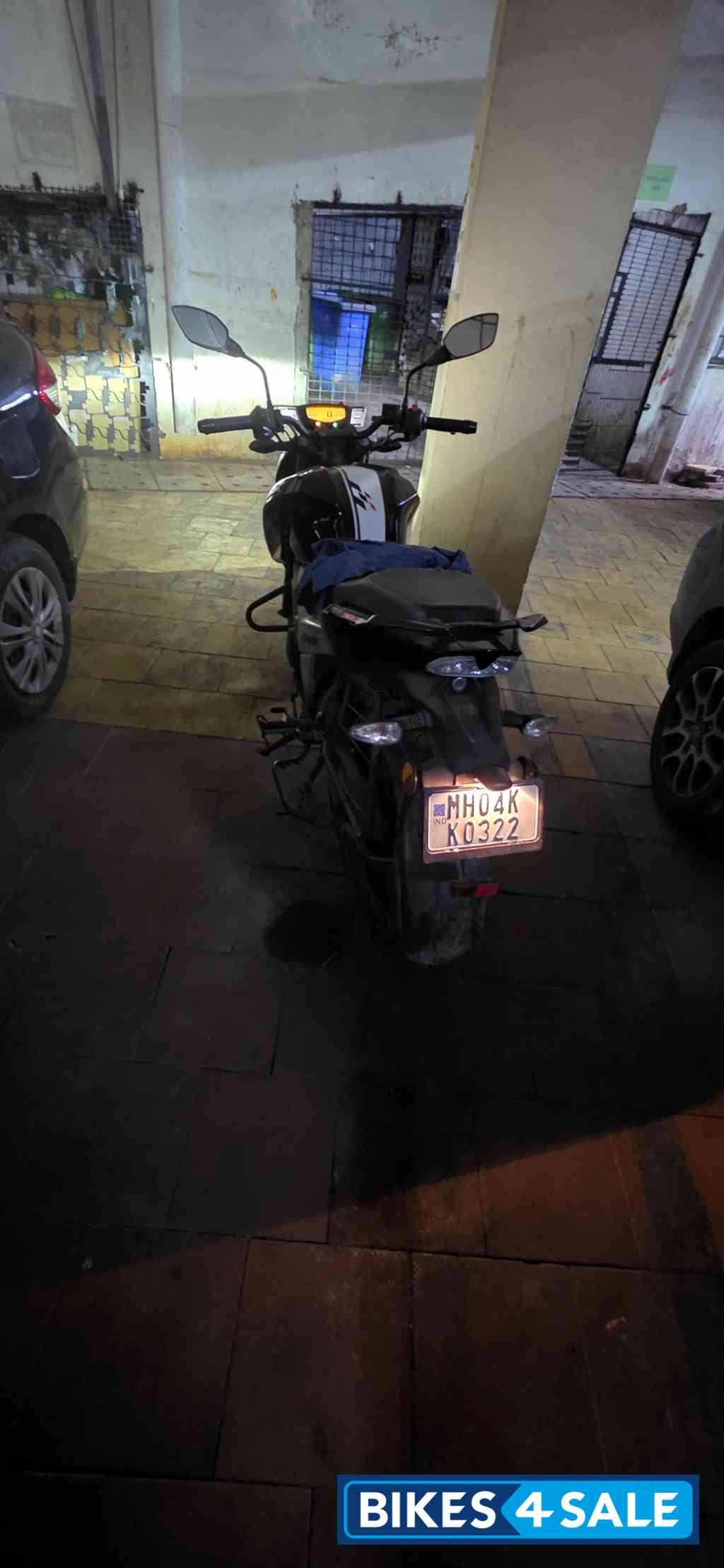 Black TVS Apache RTR 160 4V BS6