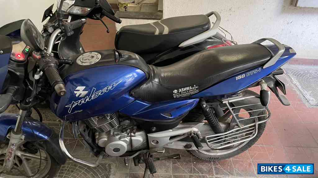 Blue Bajaj Pulsar 150 DTSi