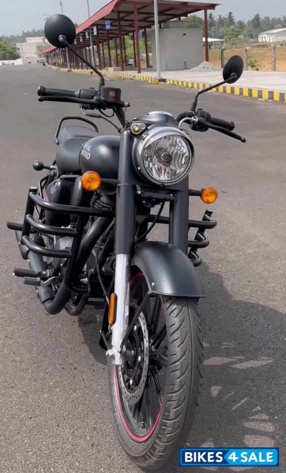 Black Royal Enfield Classic 350 Dual Channel BS6