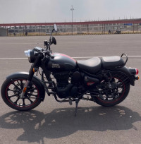Black Royal Enfield Classic 350 Dual Channel BS6