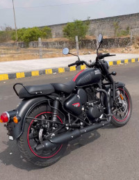 Black Royal Enfield Classic 350 Dual Channel BS6