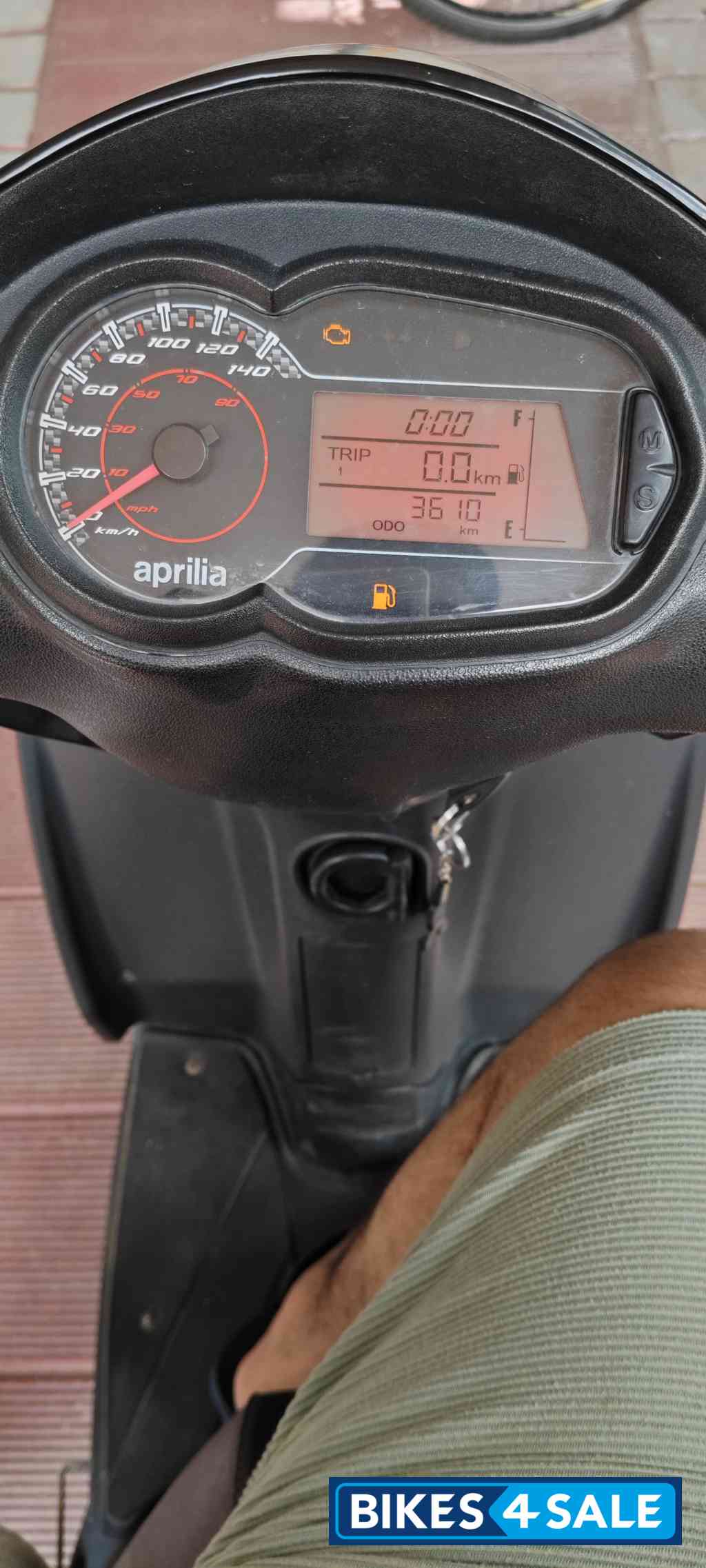 Red Aprilia Storm 125