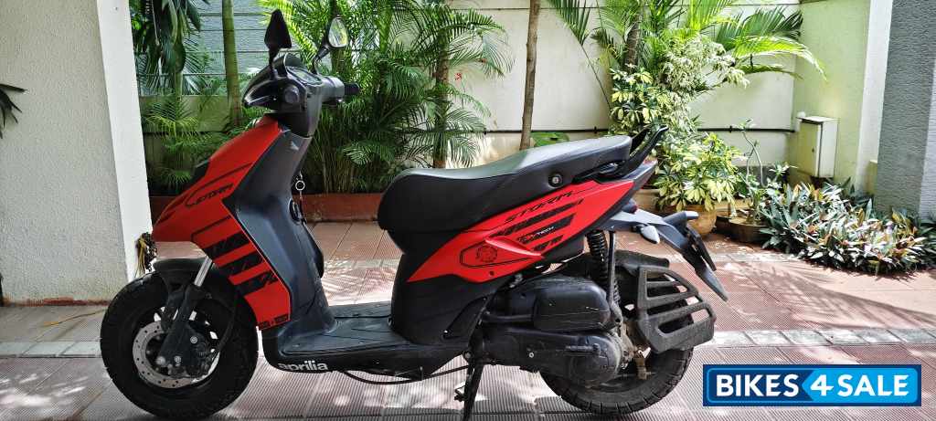 Red Aprilia Storm 125
