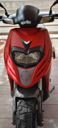 Red Aprilia Storm 125