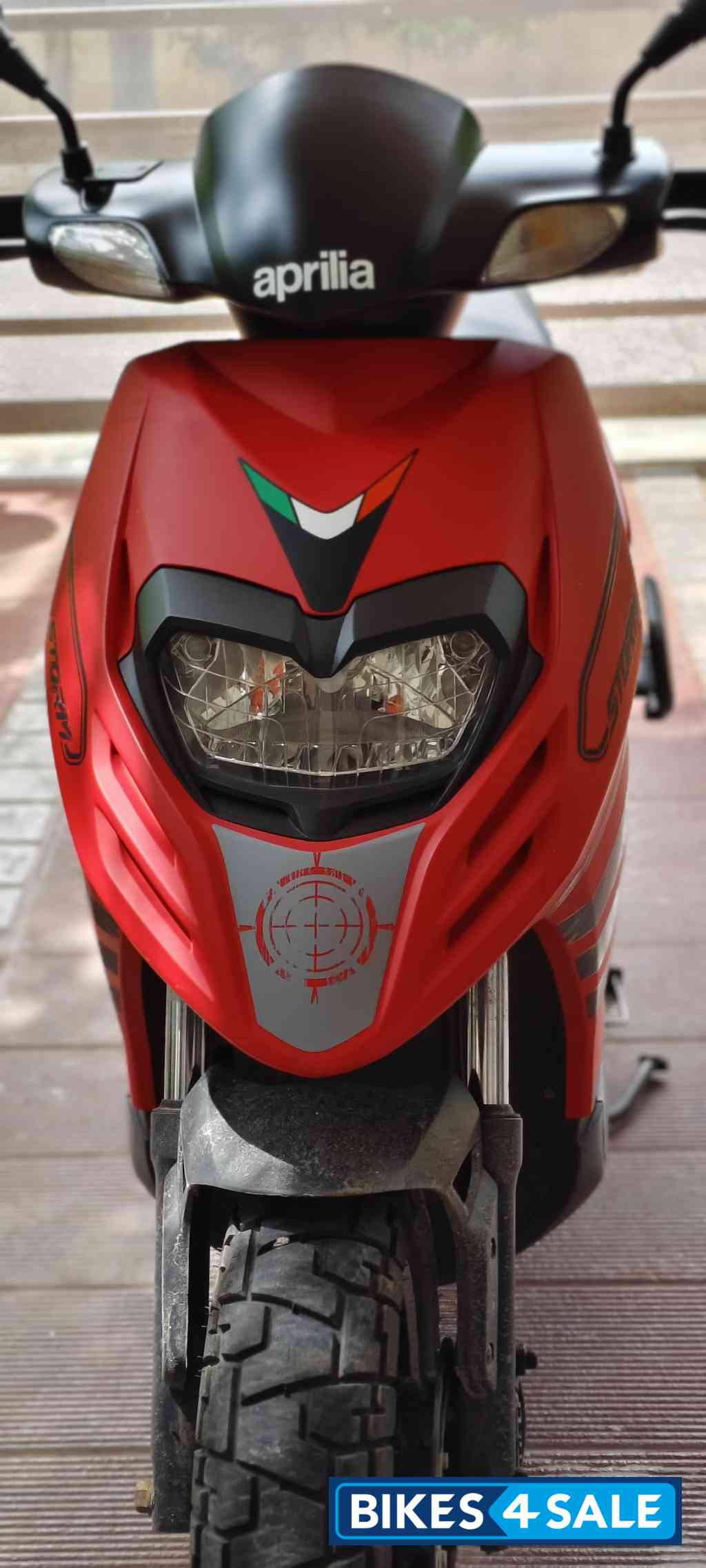 Red Aprilia Storm 125