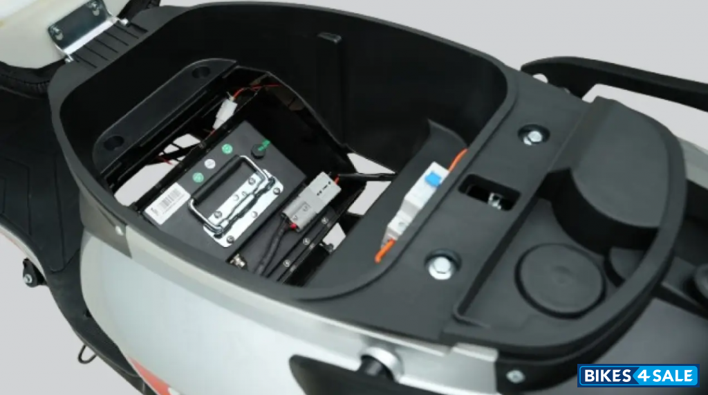 White Ampere Reo 80 White Ampere Reo 80