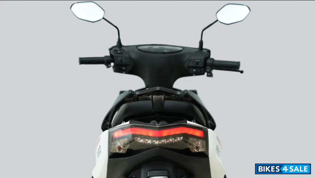 White Ampere Reo 80 White Ampere Reo 80