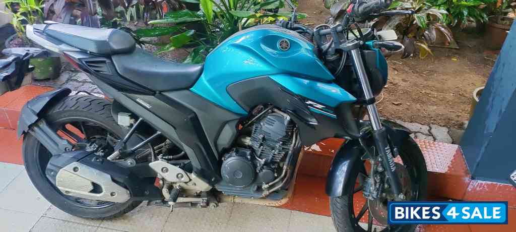 Yamaha FZ25