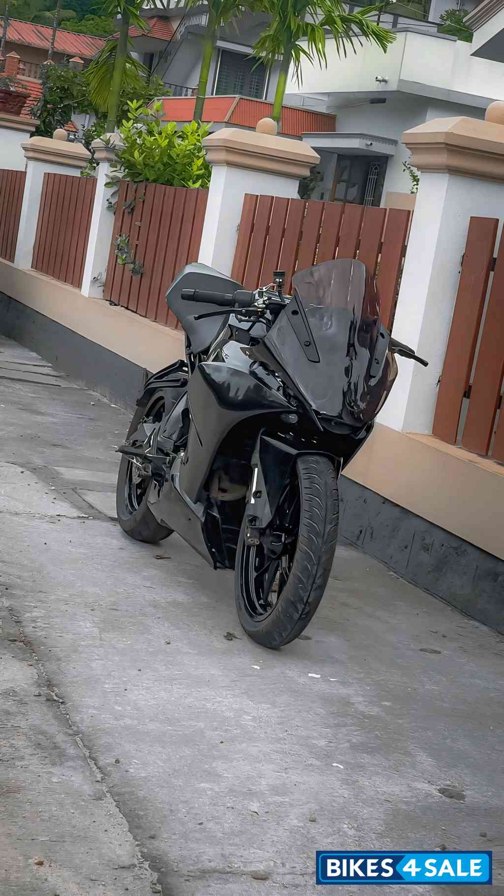 Black KTM RC 390