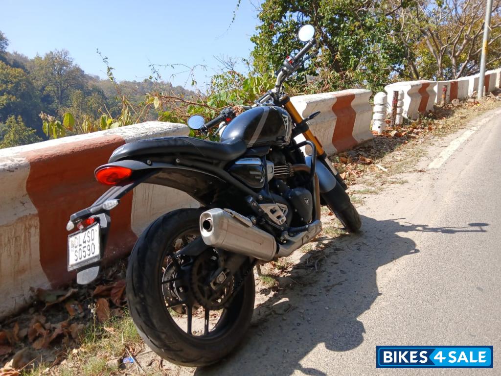 Black Triumph Speed 400