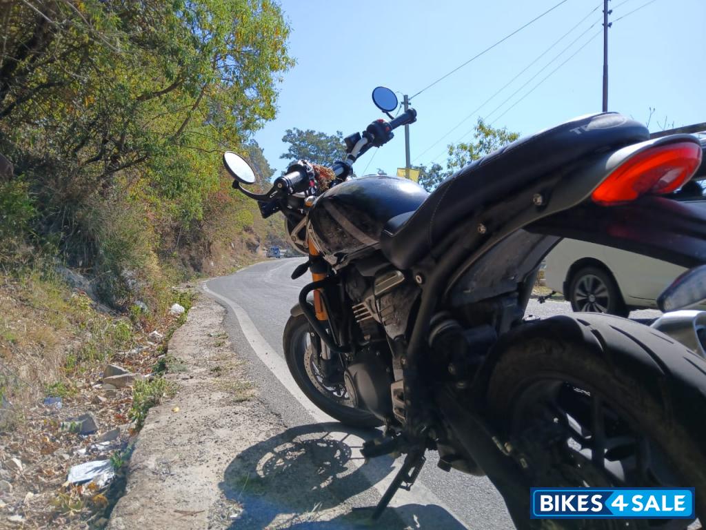 Black Triumph Speed 400