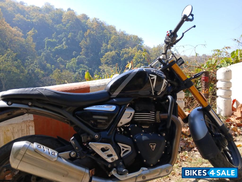 Black Triumph Speed 400
