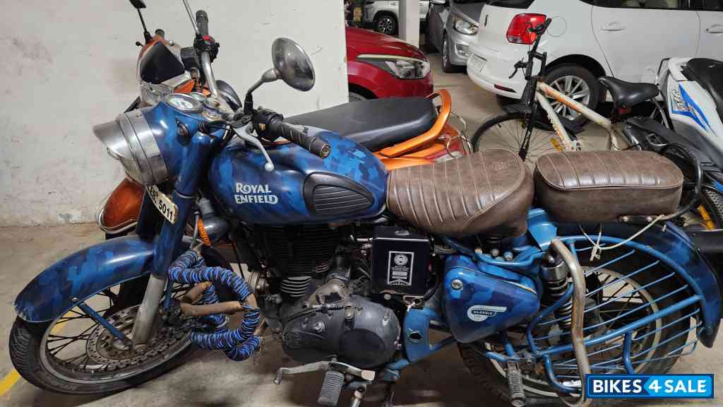 Royal Enfield Classic Squadron Blue