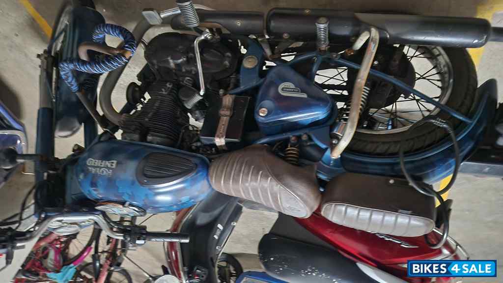 Royal Enfield Classic Squadron Blue Royal Enfield Classic Squadron Blue