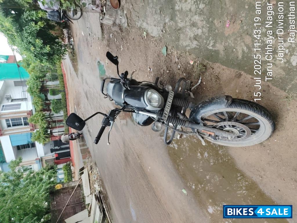Black Bajaj Avenger Street 160