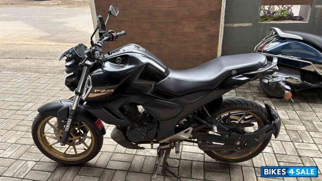 Black Yamaha FZ-S FI Ver 4.0