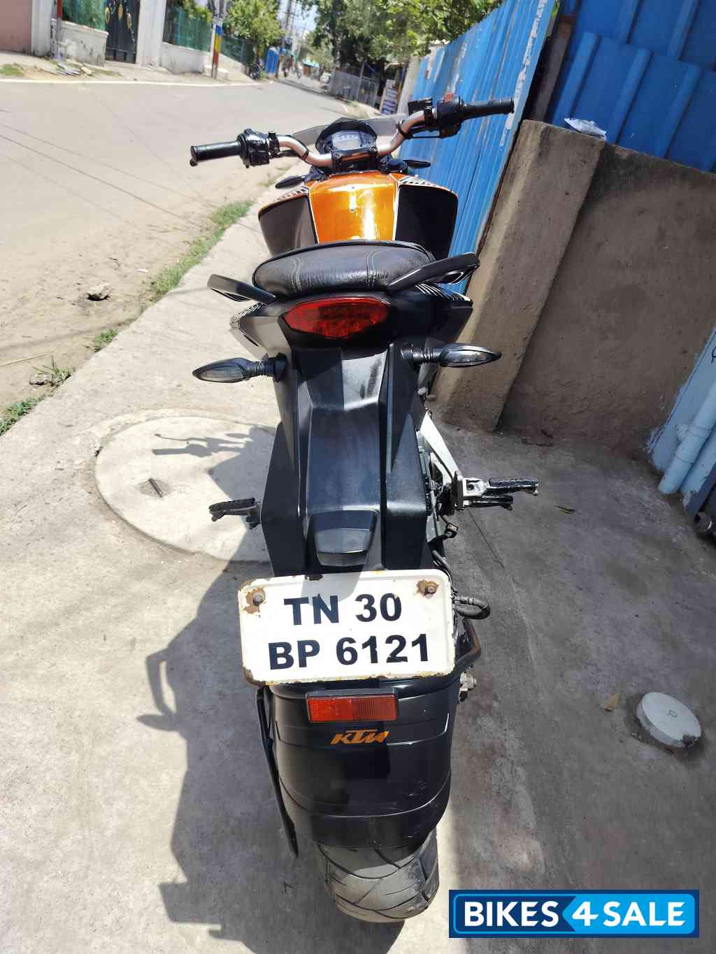 Orange KTM Duke 125