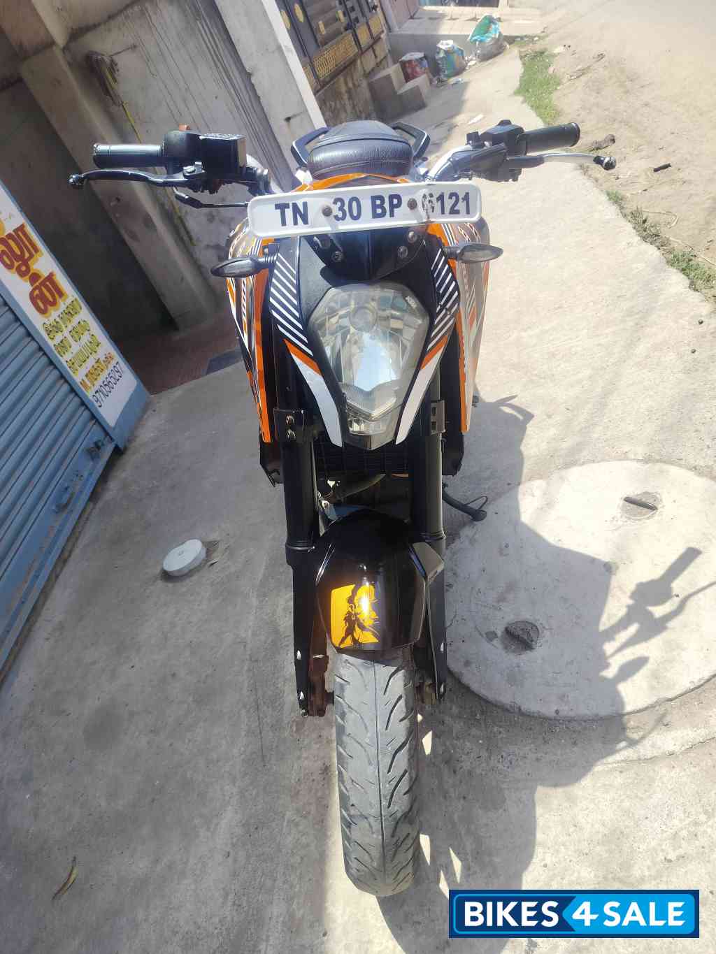 Orange KTM Duke 125