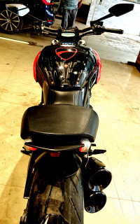 Carbon Black Ducati Diavel Carbon