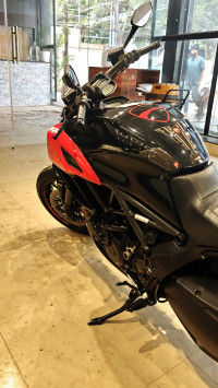 Carbon Black Ducati Diavel Carbon