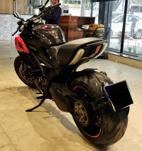 Carbon Black Ducati Diavel Carbon