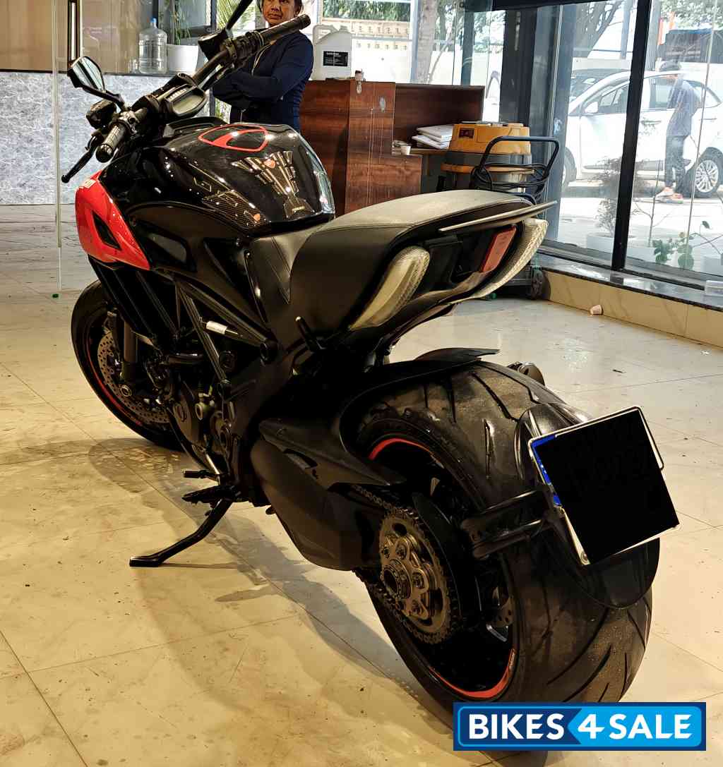 Carbon Black Ducati Diavel Carbon