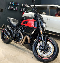 Carbon Black Ducati Diavel Carbon