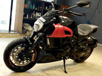 Carbon Black Ducati Diavel Carbon