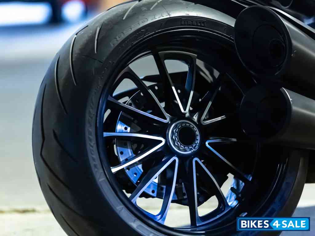 Carbon Black Ducati Diavel Carbon