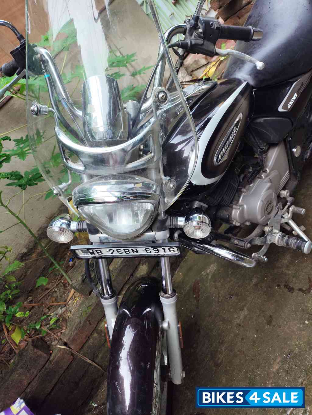 Black Bajaj Avenger Cruise 220 BS6