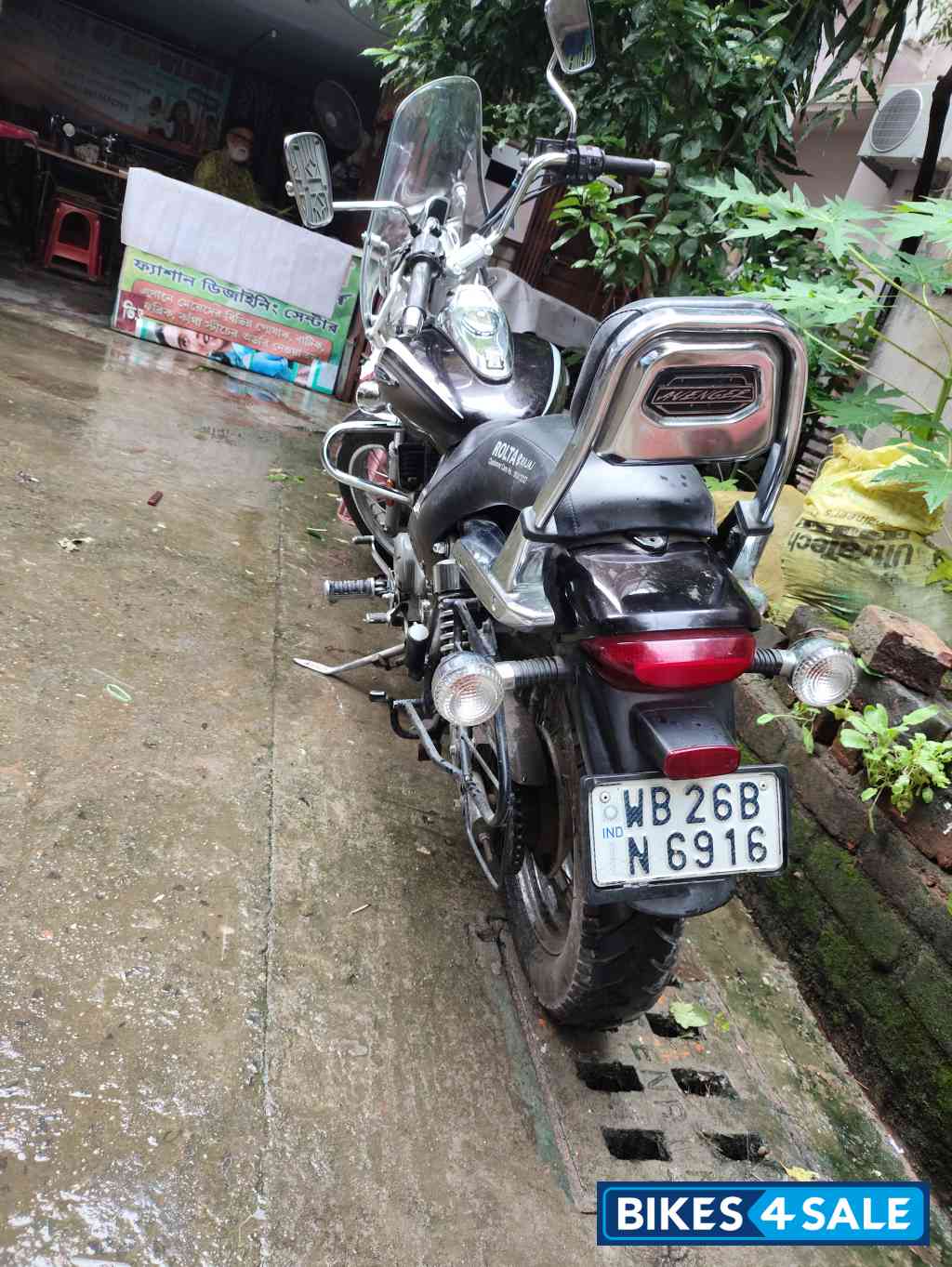 Black Bajaj Avenger Cruise 220 BS6