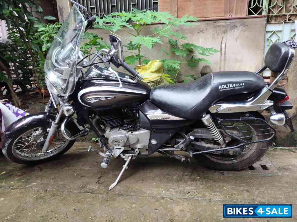 Black Bajaj Avenger Cruise 220 BS6