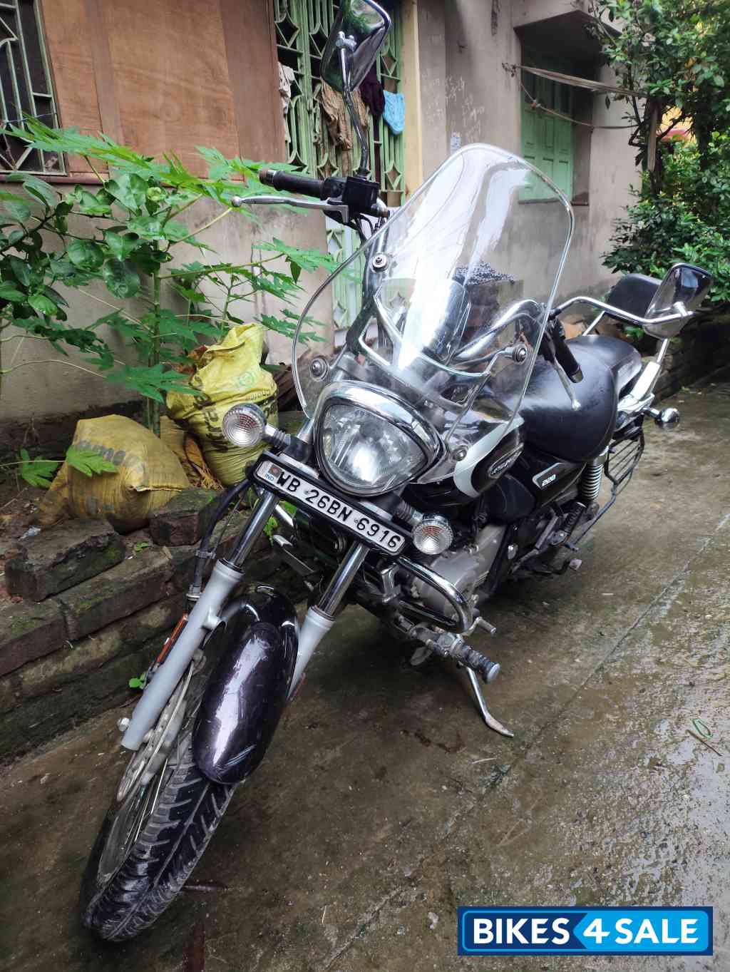 Black Bajaj Avenger Cruise 220 BS6