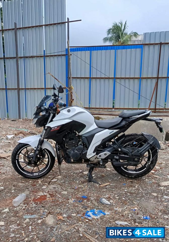 Yamaha FZ25