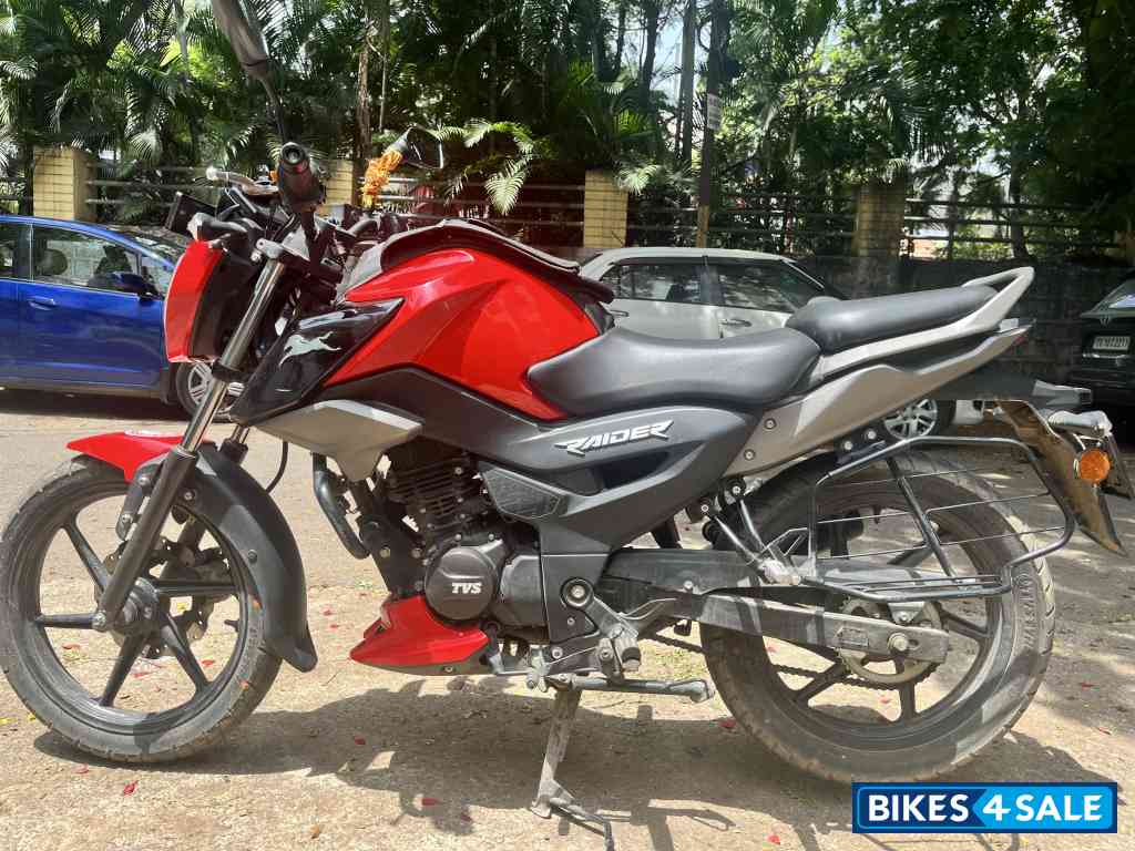 Red And Black TVS Raider Split Seat