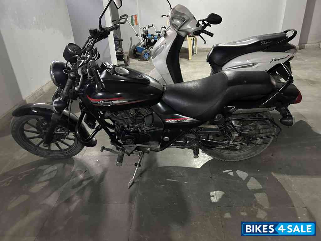 Bajaj Avenger Street 220