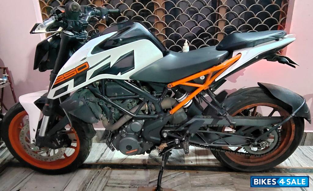 White KTM Duke 250