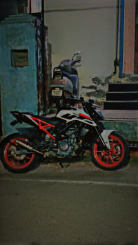 White KTM Duke 250