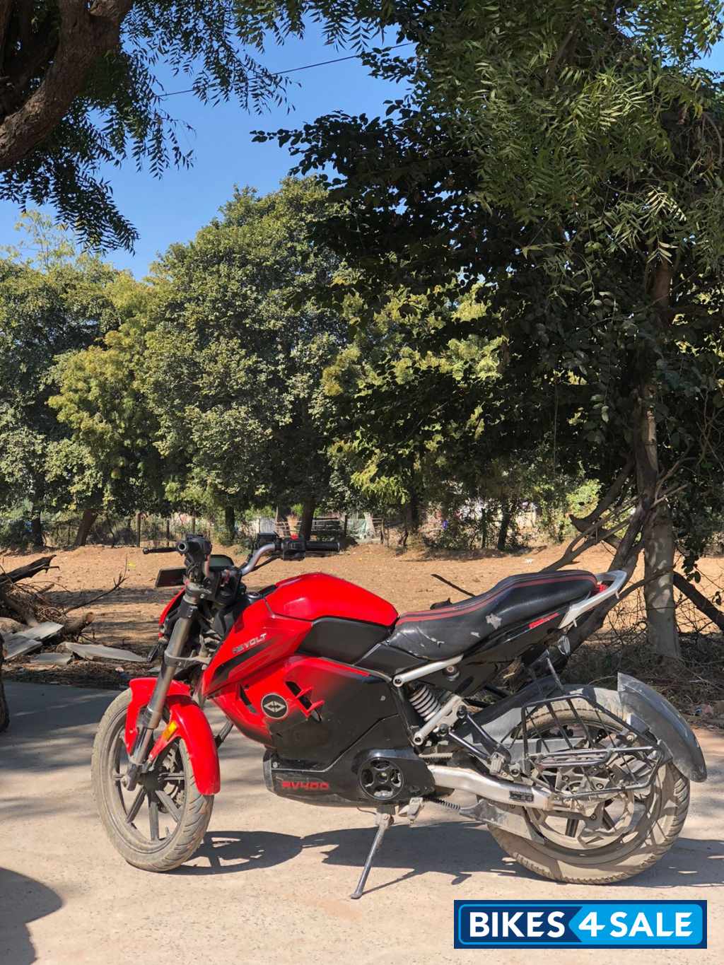 Revolt RV400 Eclipse Red