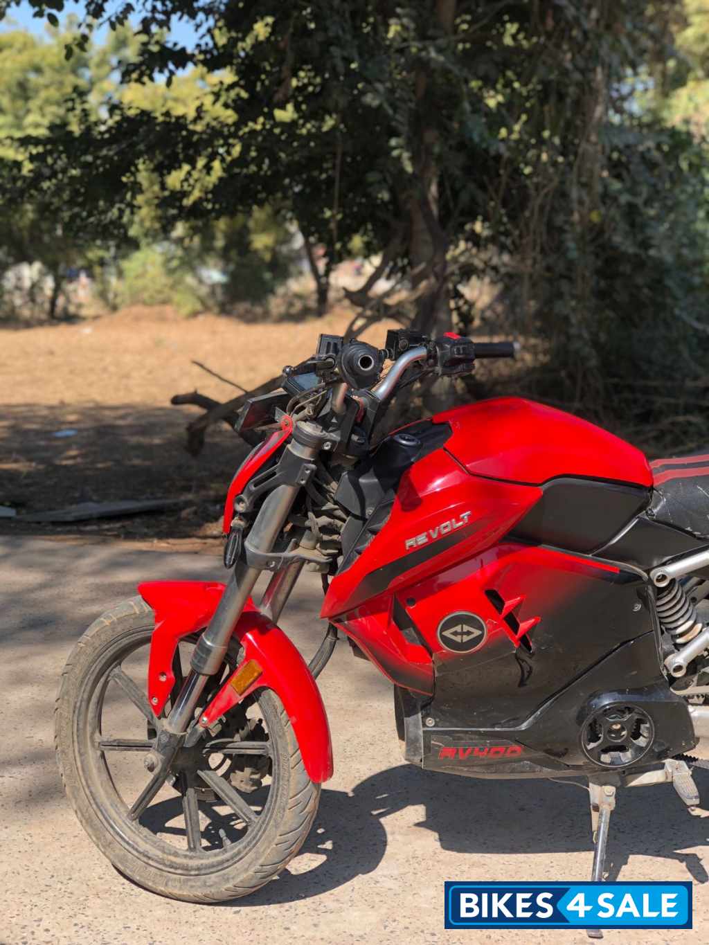 Revolt RV400 Eclipse Red