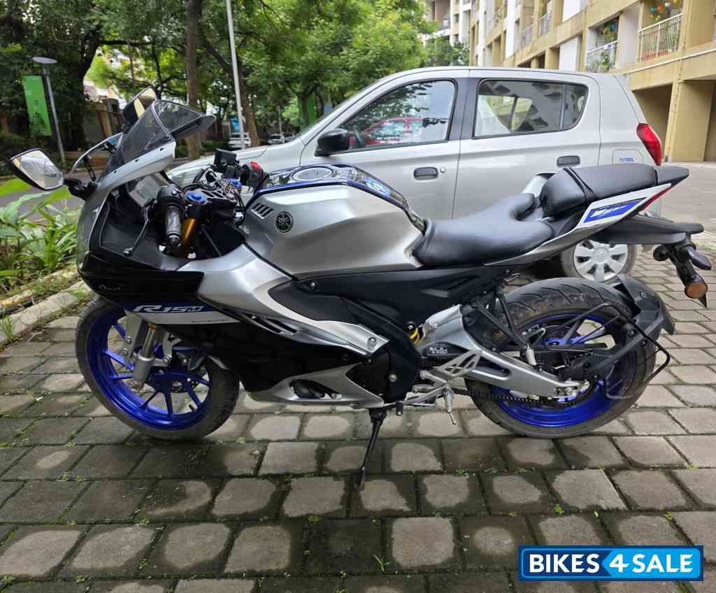 Yamaha R15M