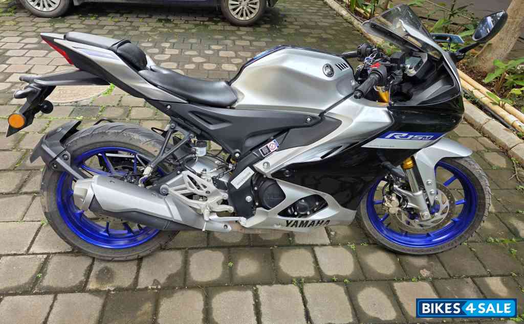 Yamaha R15M