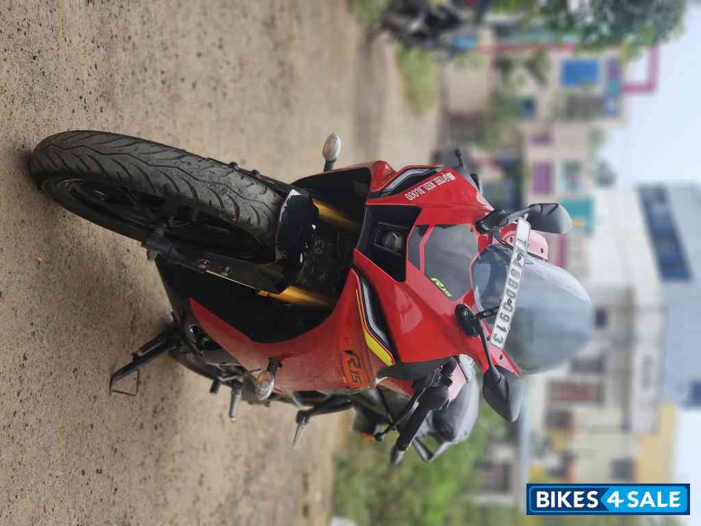 Red Yamaha R15 V4
