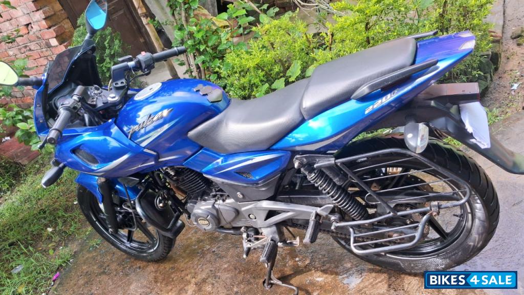 Blue Bajaj Pulsar 220F
