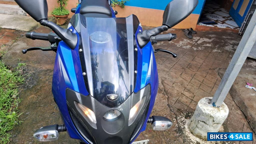 Blue Bajaj Pulsar 220F Blue Bajaj Pulsar 220F