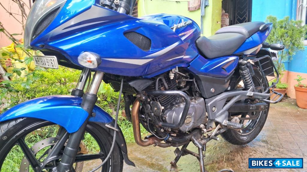 Blue Bajaj Pulsar 220F Blue Bajaj Pulsar 220F
