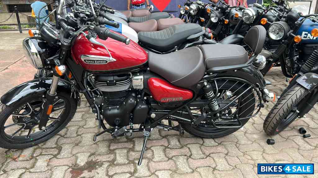 Royal Enfield Meteor 350 Supernova