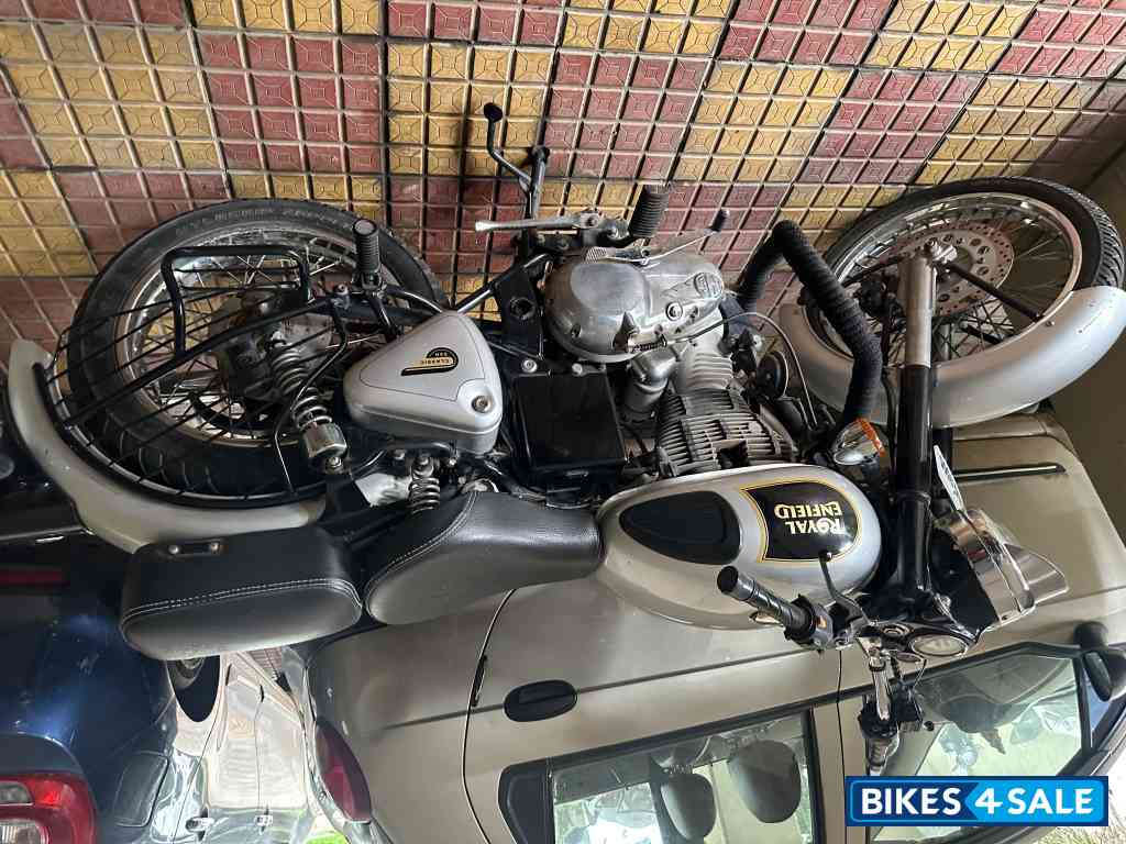 Silver Royal Enfield Classic 350 BS VI Silver Royal Enfield Classic 350 BS VI